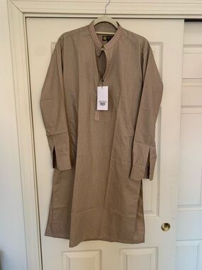 String & Thread Men's Kurta NWT Medium Smart Fit Sand Camel Pakistani Indian